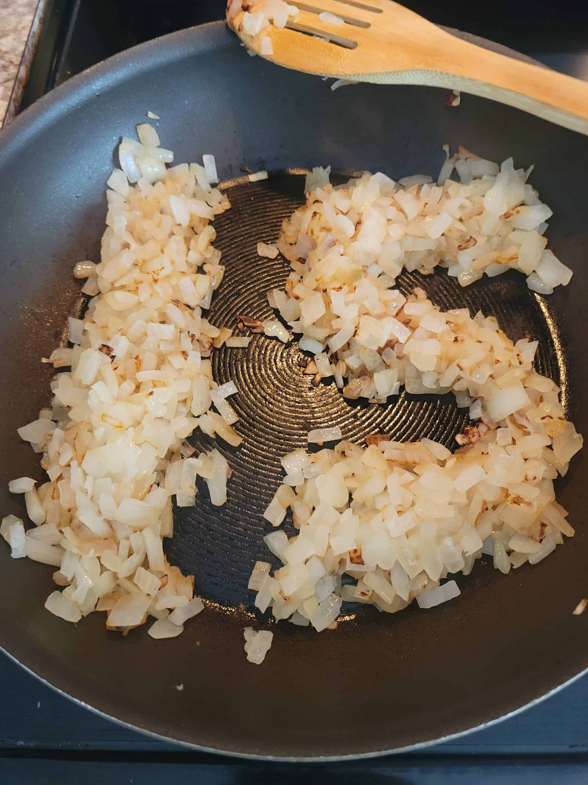 How To Caramelize An Onion Recipe: The Art Of Caramelizing Onions - Cha ...