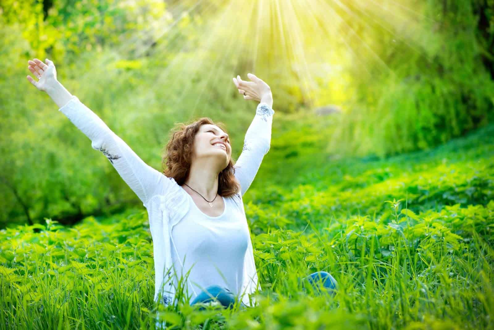 21 Benefits of Owning Less Stuff in a Consumer World - Cha Ching Queen