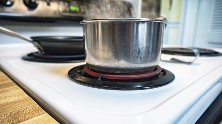 Master Your Electric Stovetop: Tips to Avoid Cooking Mistakes - Cha ...